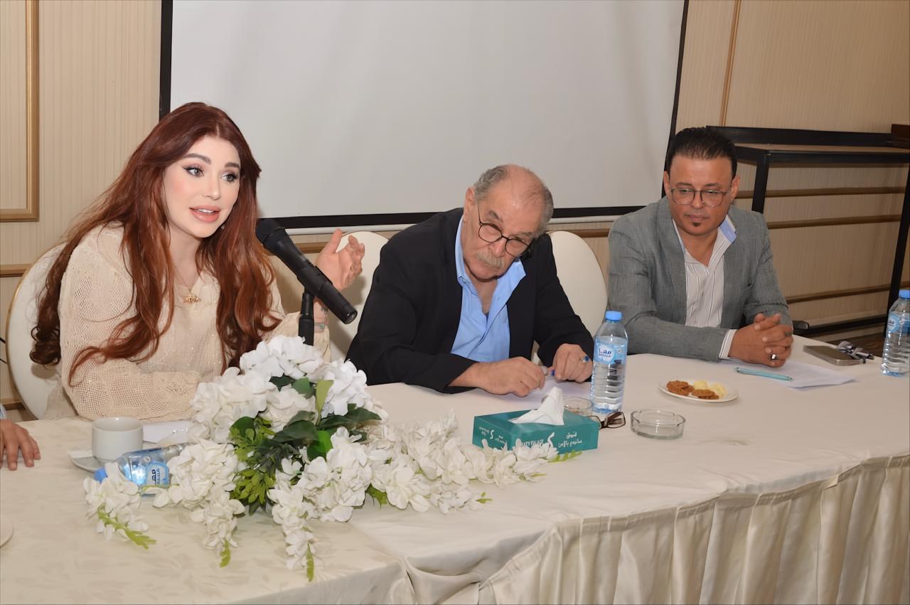 «أعطونا الطفولة» يجمع المسرح والحوار حول عالم الطفل