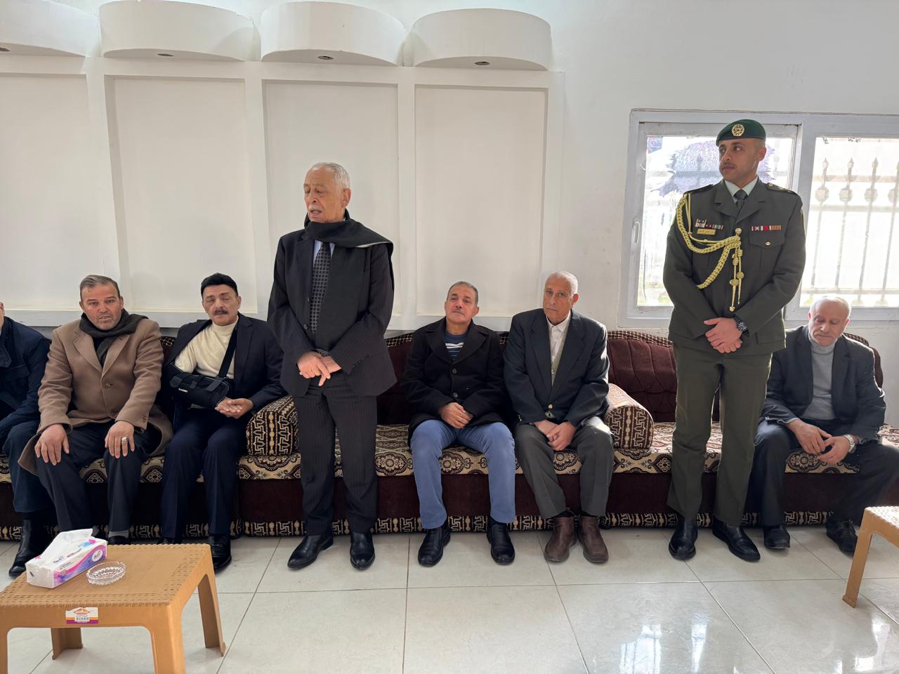 مندوبا عن الملك وولي العهد ..  العيسوي يعزي الزيود والكساسبة