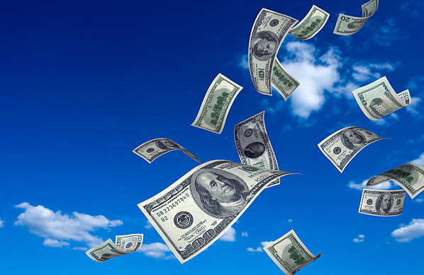 ملايين الدولارات تسقط من السماء في بوليفيا 