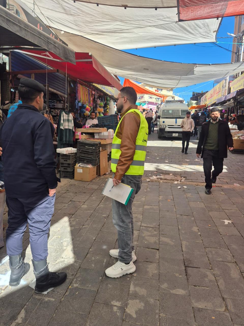 بلدية عجلون تزيل 60 بسطة مخالفة من شارع الحسبة