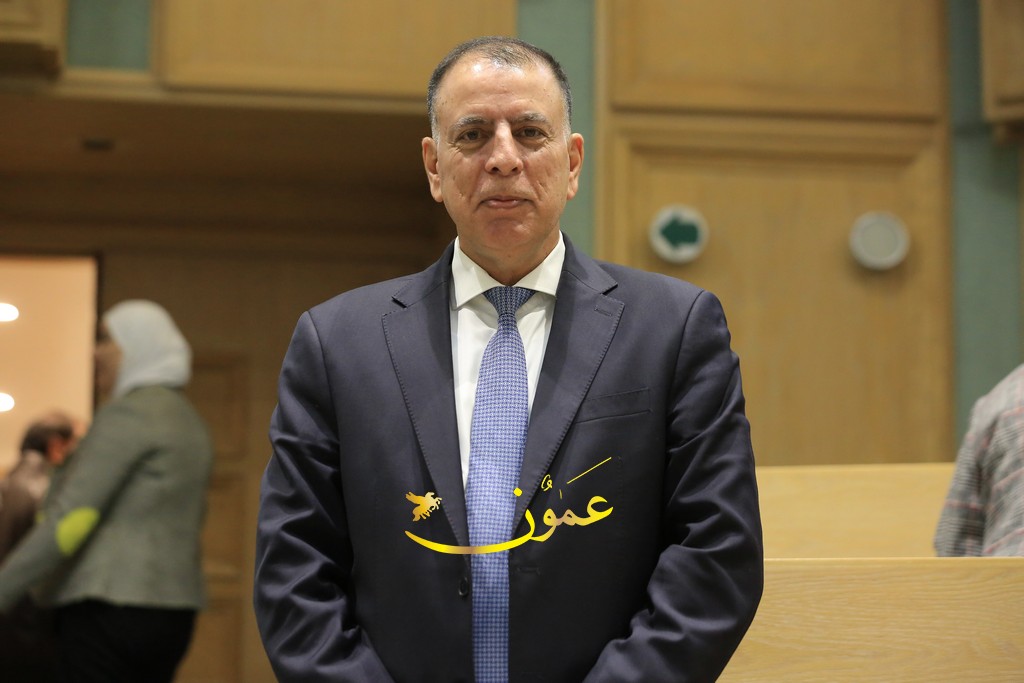 مطالبات لوزير الداخلية باتخاذ إجراءات قانونية بحق من ينتحل صفة «شيخ»