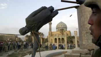 محطم تمثال صدام حسين: نادم على ما اقترفت يداي