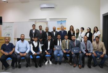 رئيس عمان العربية  يخرج المشاركين في الدبلومات التدريبية