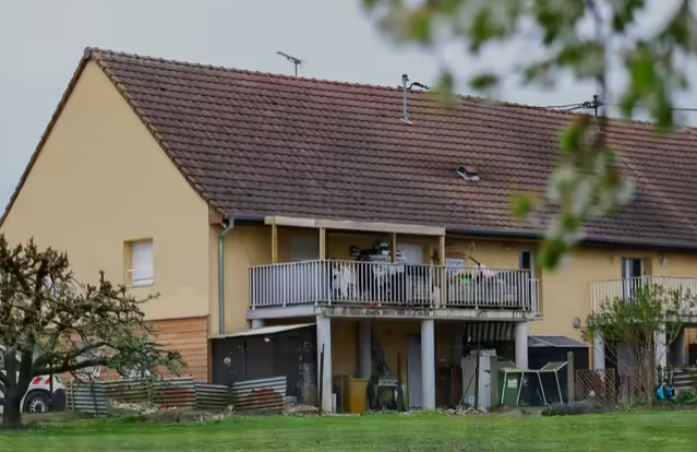 فرنسا ..  طفل يفقد القدرة على المشي بعد حبسه 500 يوم في شاحنة 