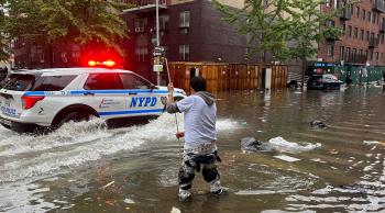 أمطار غزيرة تغلق طرق ومحطات مترو في نيويورك 