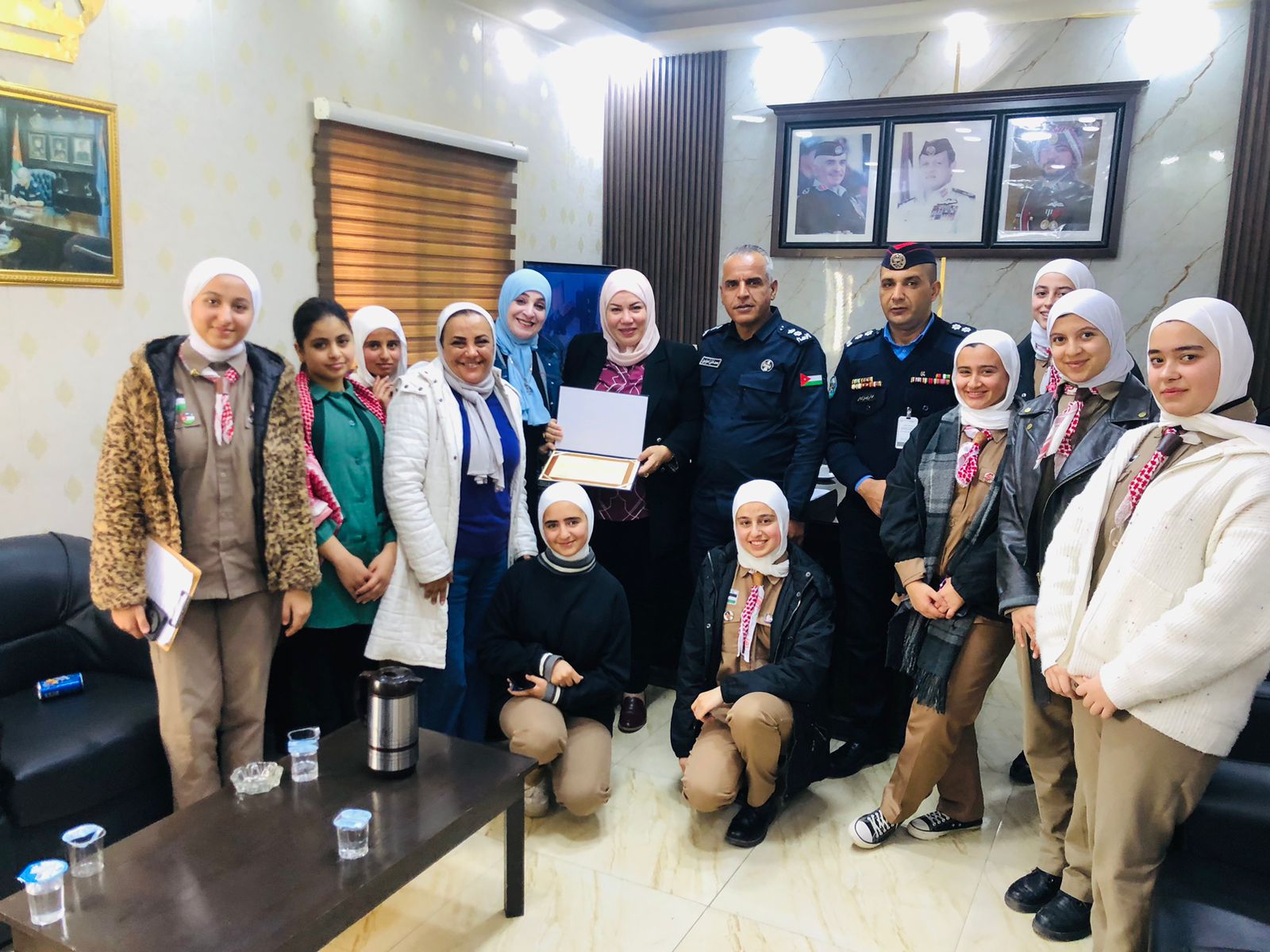 الشطناوي تشارك طالبات مبادرة حُب الأردن بزيارة مركز أمن بني كنانة