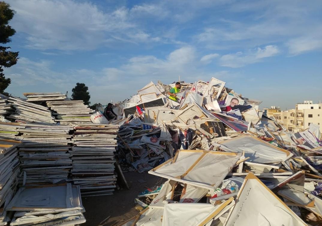 مبادرة تحول اليافطات الانتخابية إلى بيوت بلاستيكية للمزارعين (صور)