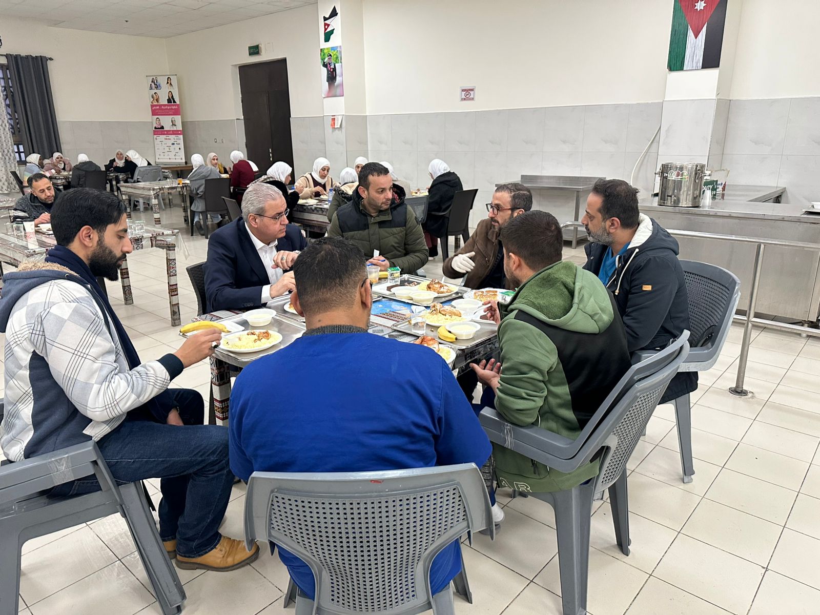 البدور يتناول الإفطار في كفتيريا البشير ويوجه بتحسين البيئة
