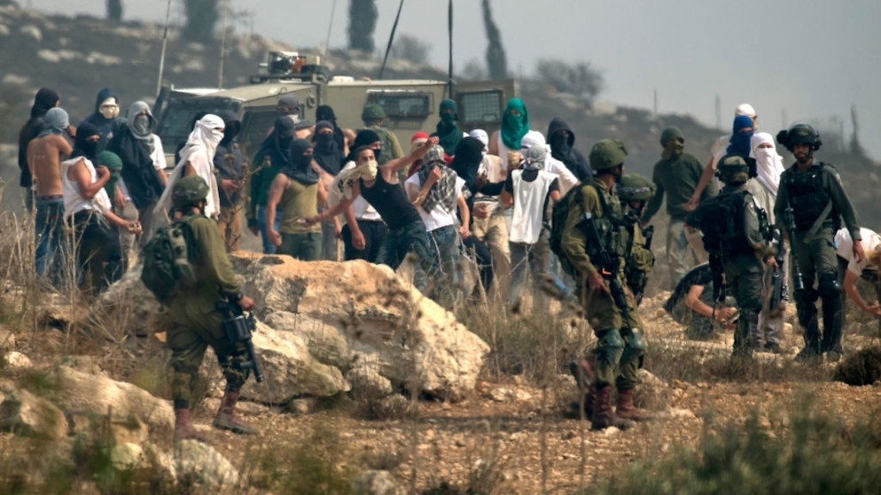 لجنة تحقيق: قوات إسرائيلية تحمي مستوطنين خلال هجومهم على فلسطينيين