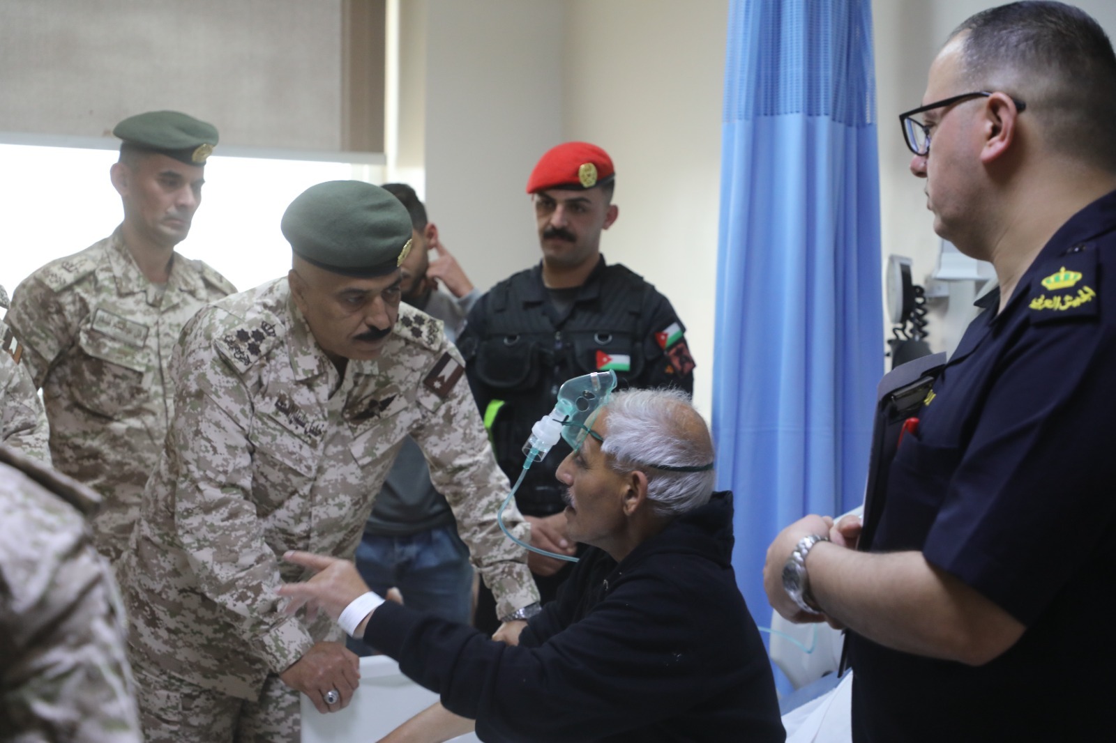 القوات المسلحة تشارك منتسبيها فرحة العيد وتعود المتقاعدين والعاملين