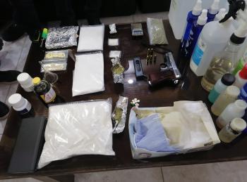 القبض على 8 تجار ومروجي مخدرات بمداهمات في العقبة والرمثا