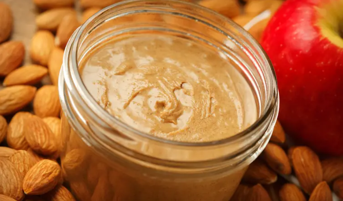 زبدة اللوز ..  بين الفوائد الغذائية والتحذيرات الصحية