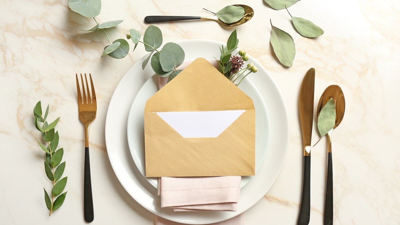 Avoid this behavior when you accept a dinner invitation  Mix