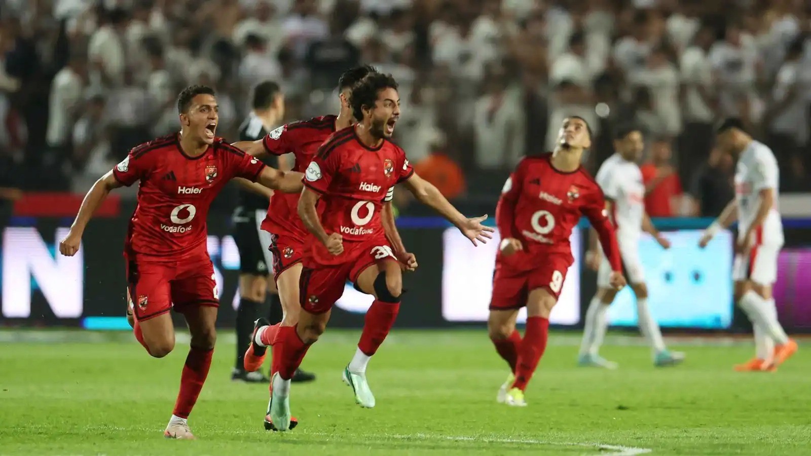 الأهلي يحسم الديربي أمام الزمالك ويعتلي صدارة الدوري المصري