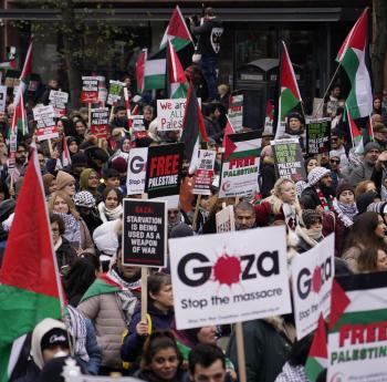 مظاهرات في بريطانيا تطالب بوقف تصدير السلاح إلى إسرائيل 