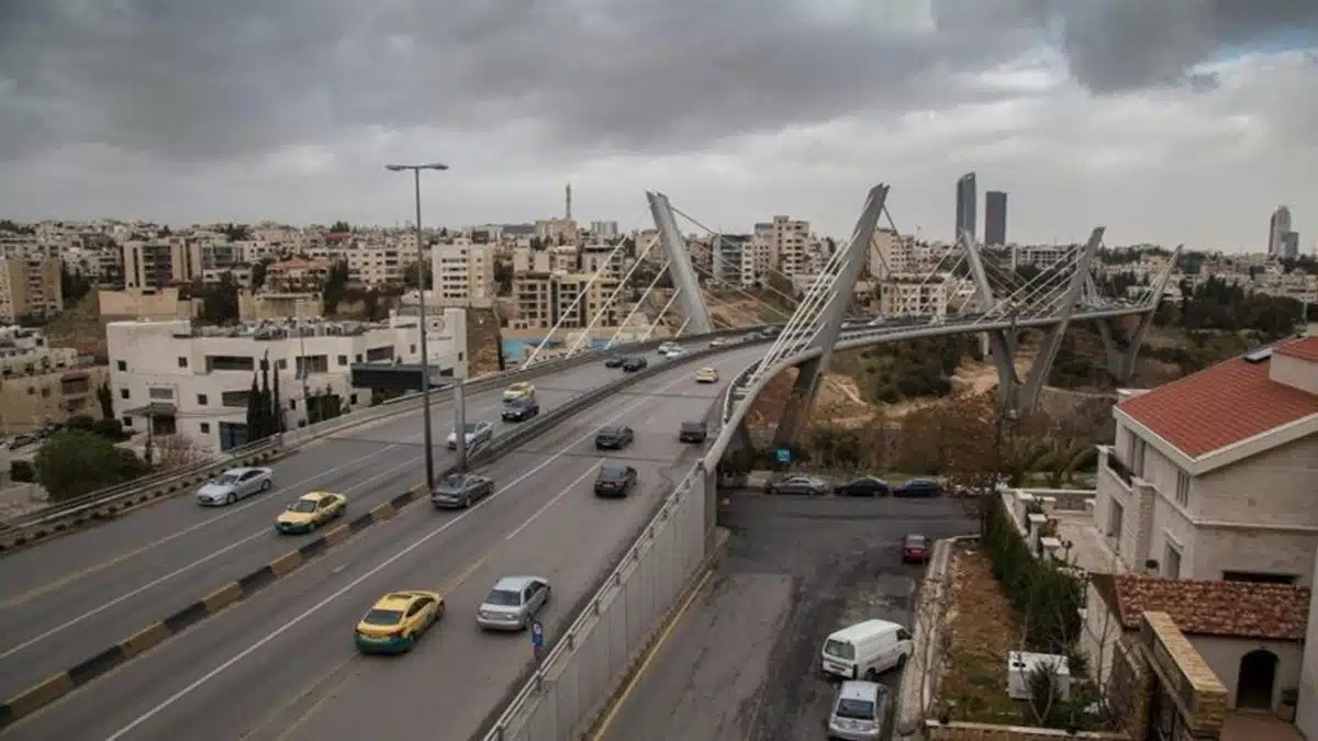 منخفض جوي يؤثر على المملكة الاثنين وأمطار متوقعة مساءً