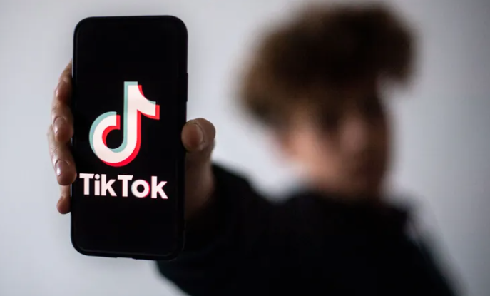 تحذير من تجسس «تيك توك» على التطبيقات الأخرى