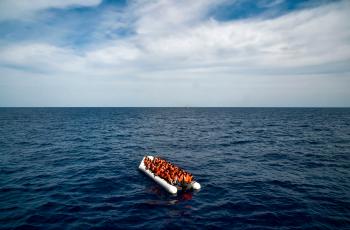 فقدان 34 مهاجراً إثر غرق مركبهم قبالة سواحل تونس