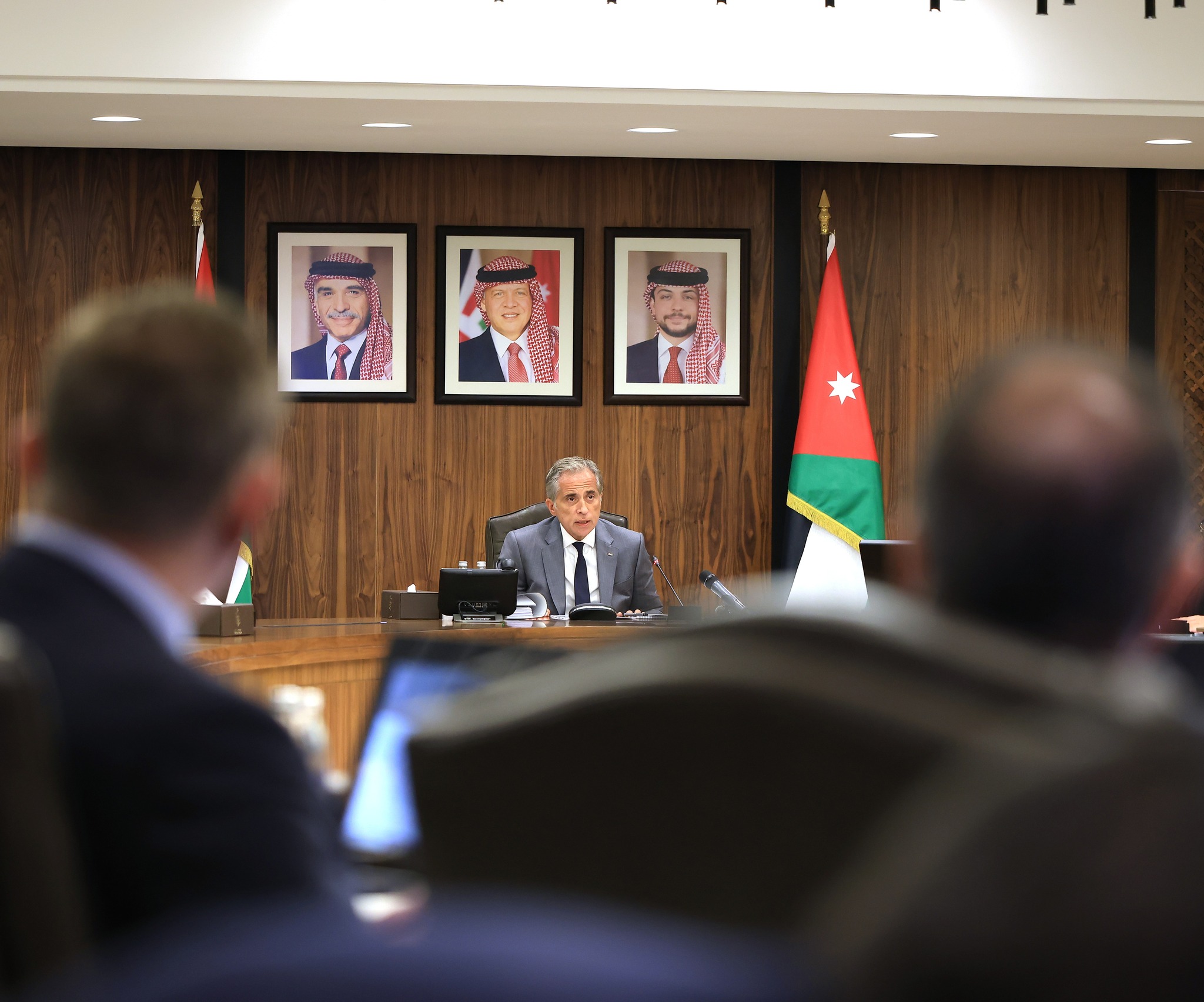 الحكومة: الحرب لن تثنينا عن المضي في المشاريع والبرامج 