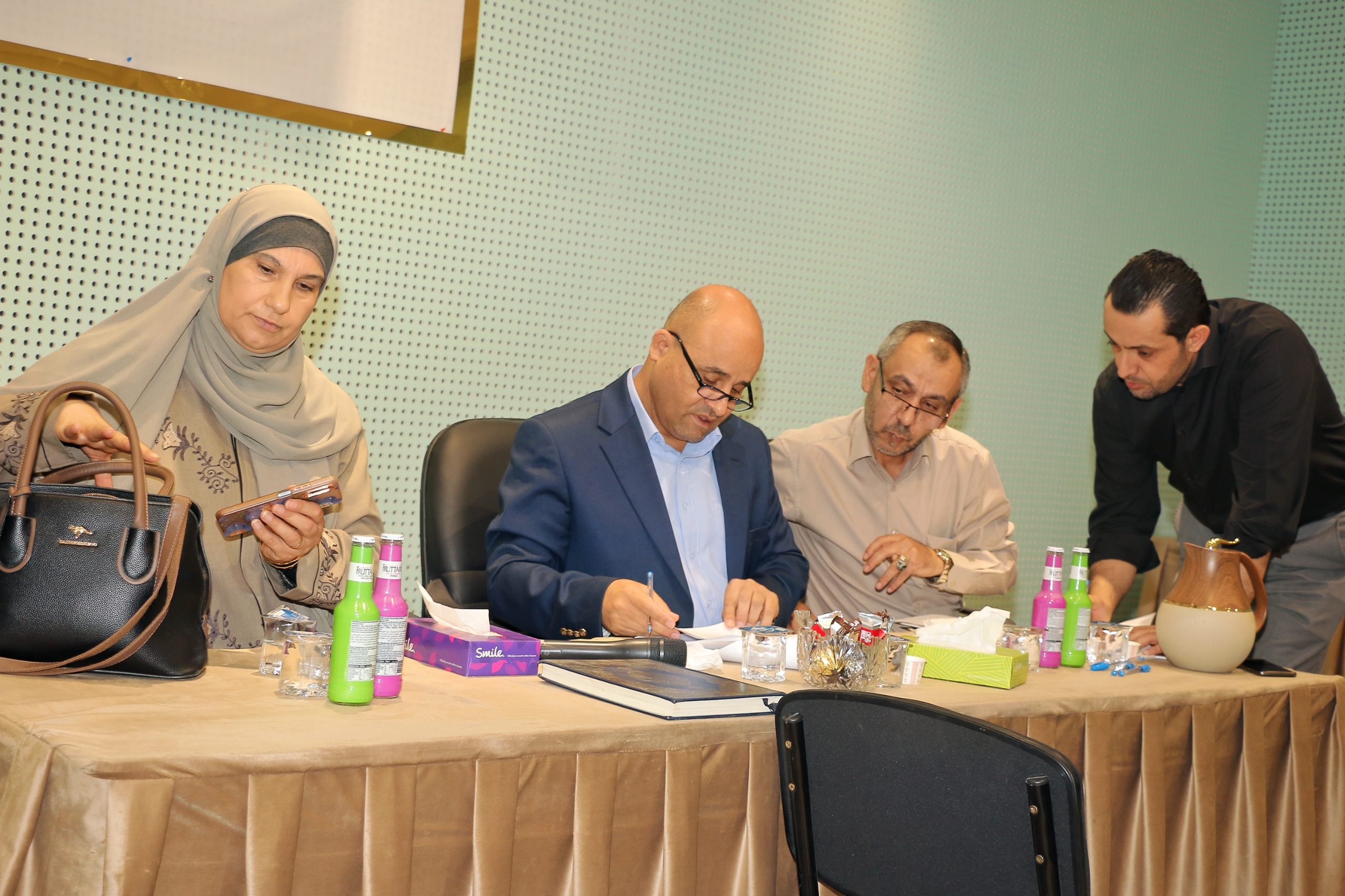 الحباشنة يتابع امتحان مبحث اللغة الإنجليزية في تكميلية التوجيهي