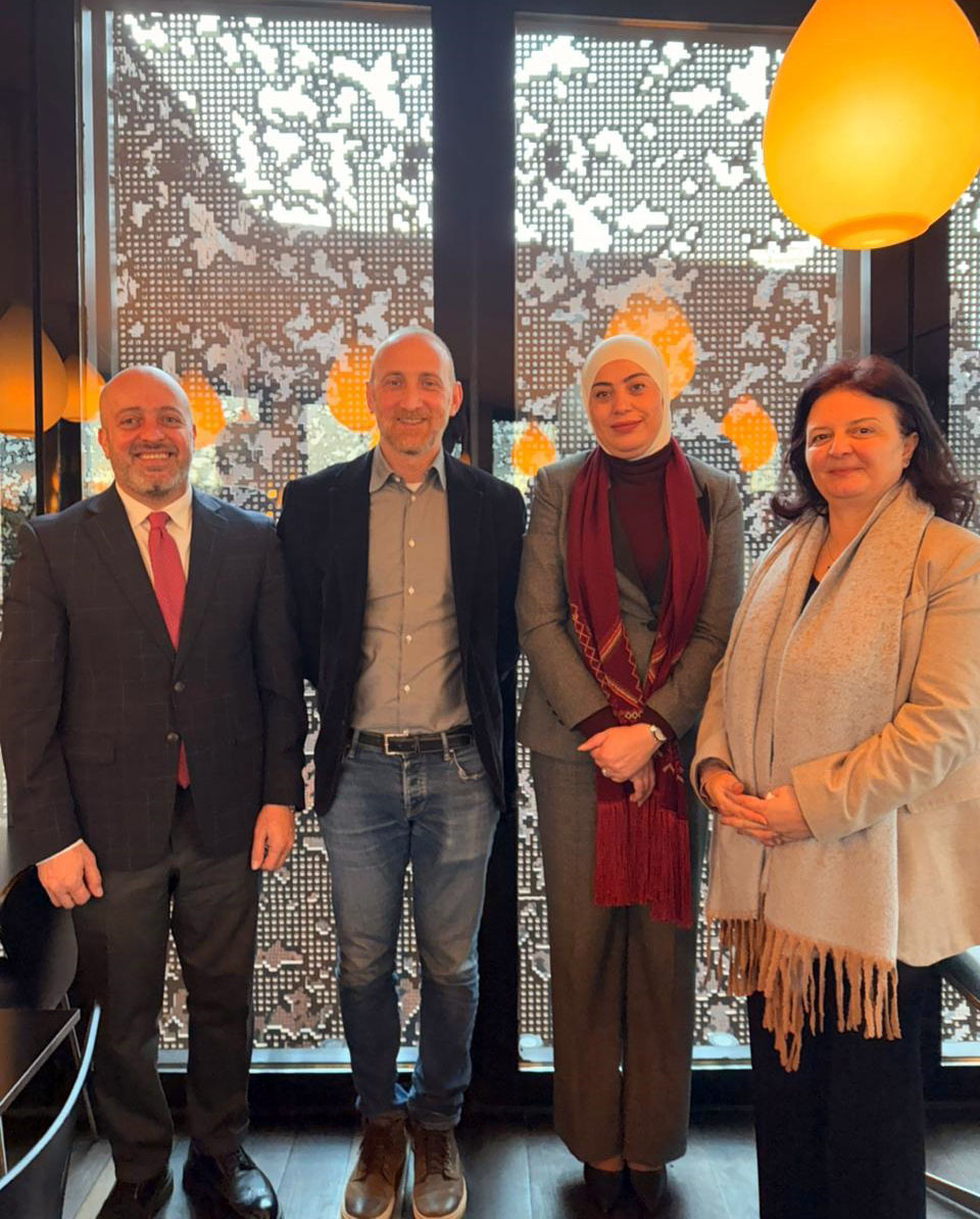 وزيرة التنمية والرئيس التنفيذي لمؤسسة فان لير يبحثان التعاون بخدمات الرعاية