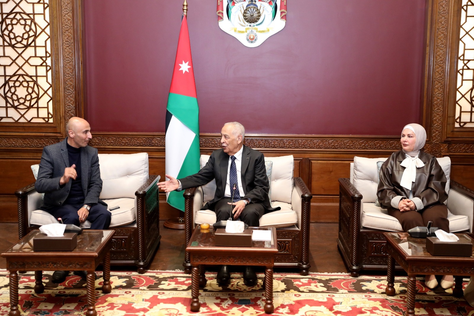 العيسوي يلتقي وفدا من مدرسة الملك عبدالله الثاني للتميز – فرع السلط 