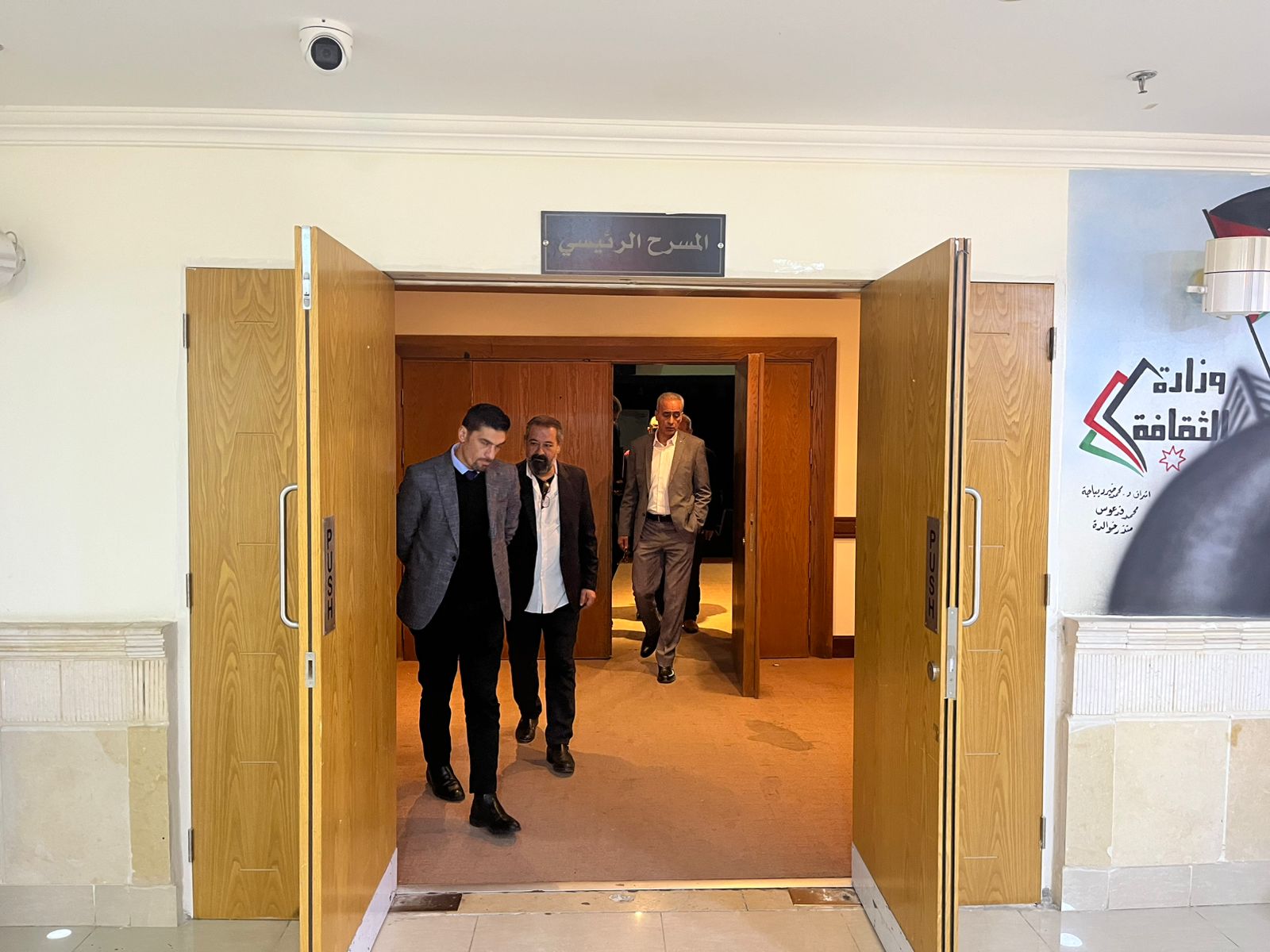 محافظ اربد بالانابة يزور مديرية ثقافة اربد