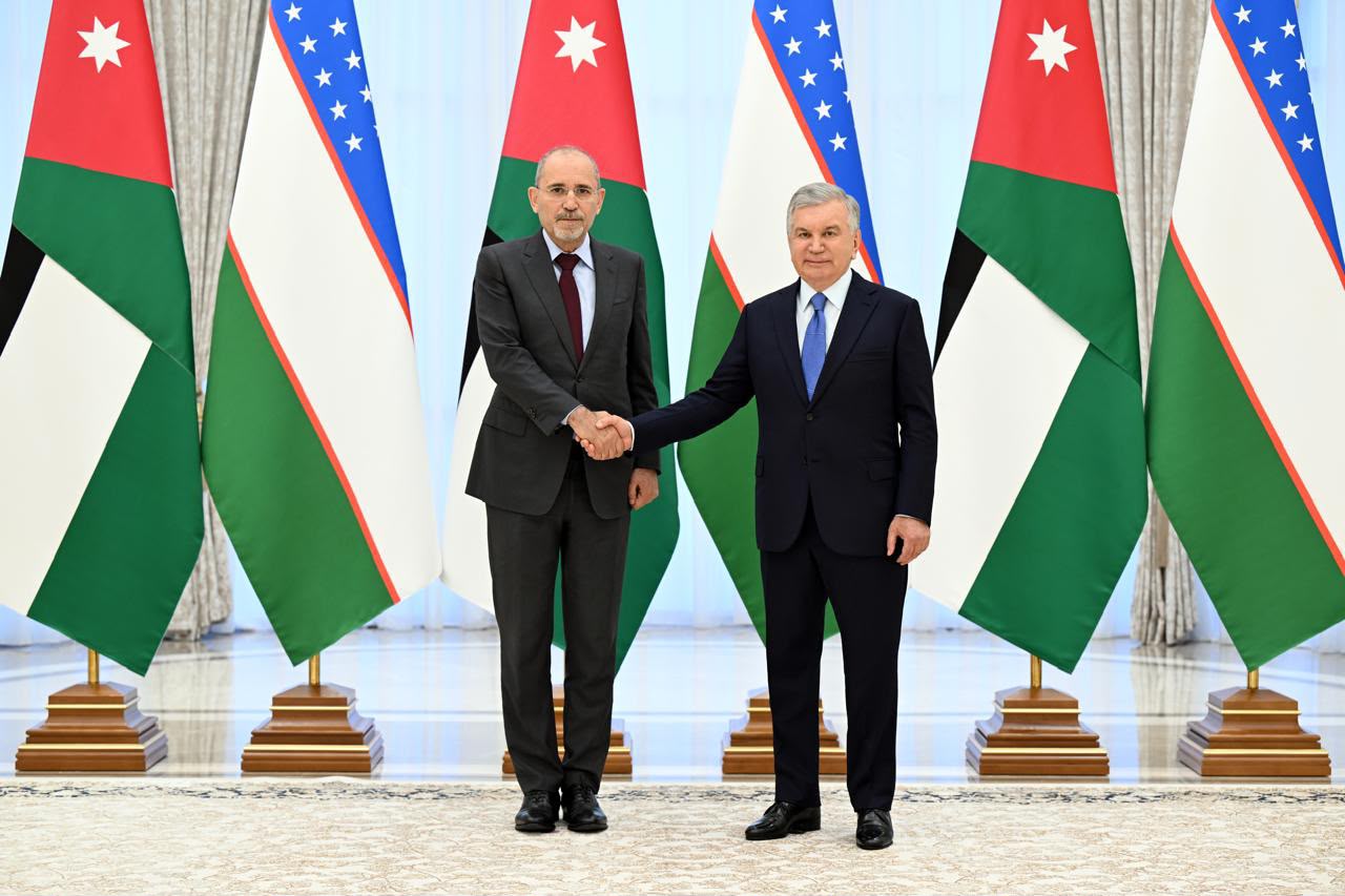 الصفدي وميرضيائيف يؤكدان مواصلة العمل على تنفيذ مخرجات زيارة الملك لأوزبكستان