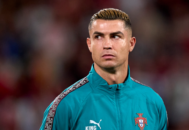 لاعب برشلونة السابق: من حق كريستيانو رونالدو أن يفعل ما يشاء 
