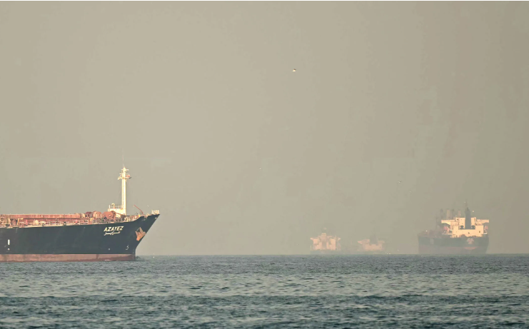 الحرس الثوري: إعادة 3 سفن شحن حاولت عبر مضيق هرمز