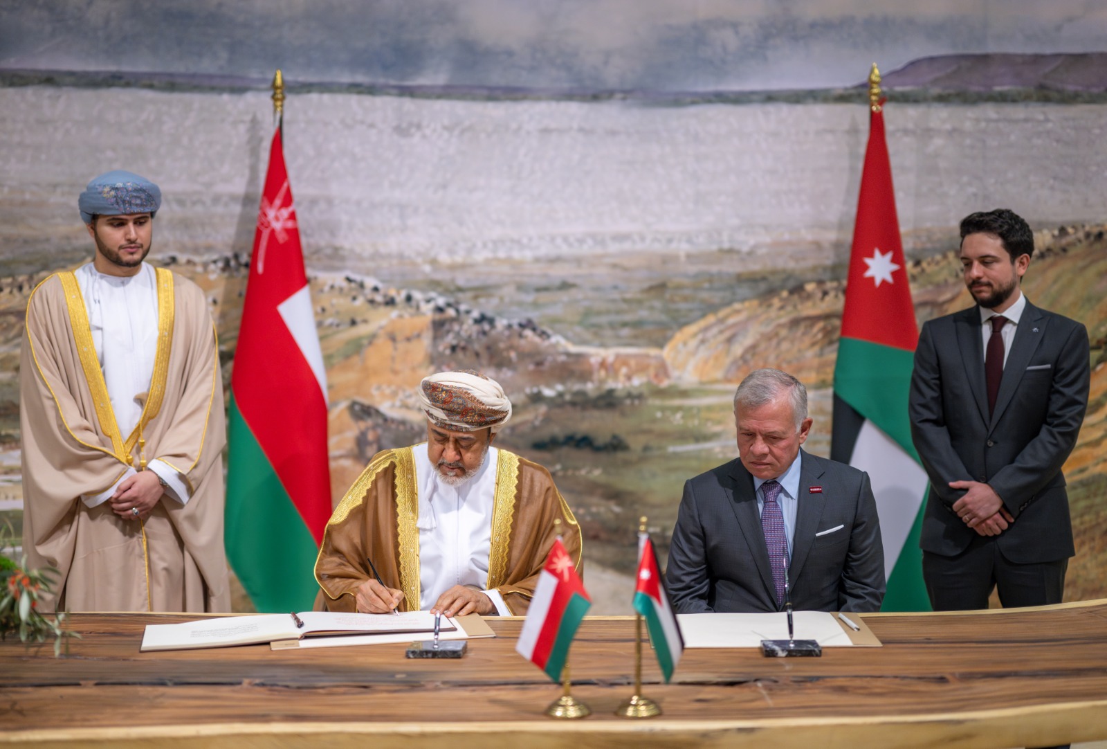 بيان مشترك: الملك وسلطان عُمان يرحبان باعتراف دول اوروبية بفلسطين