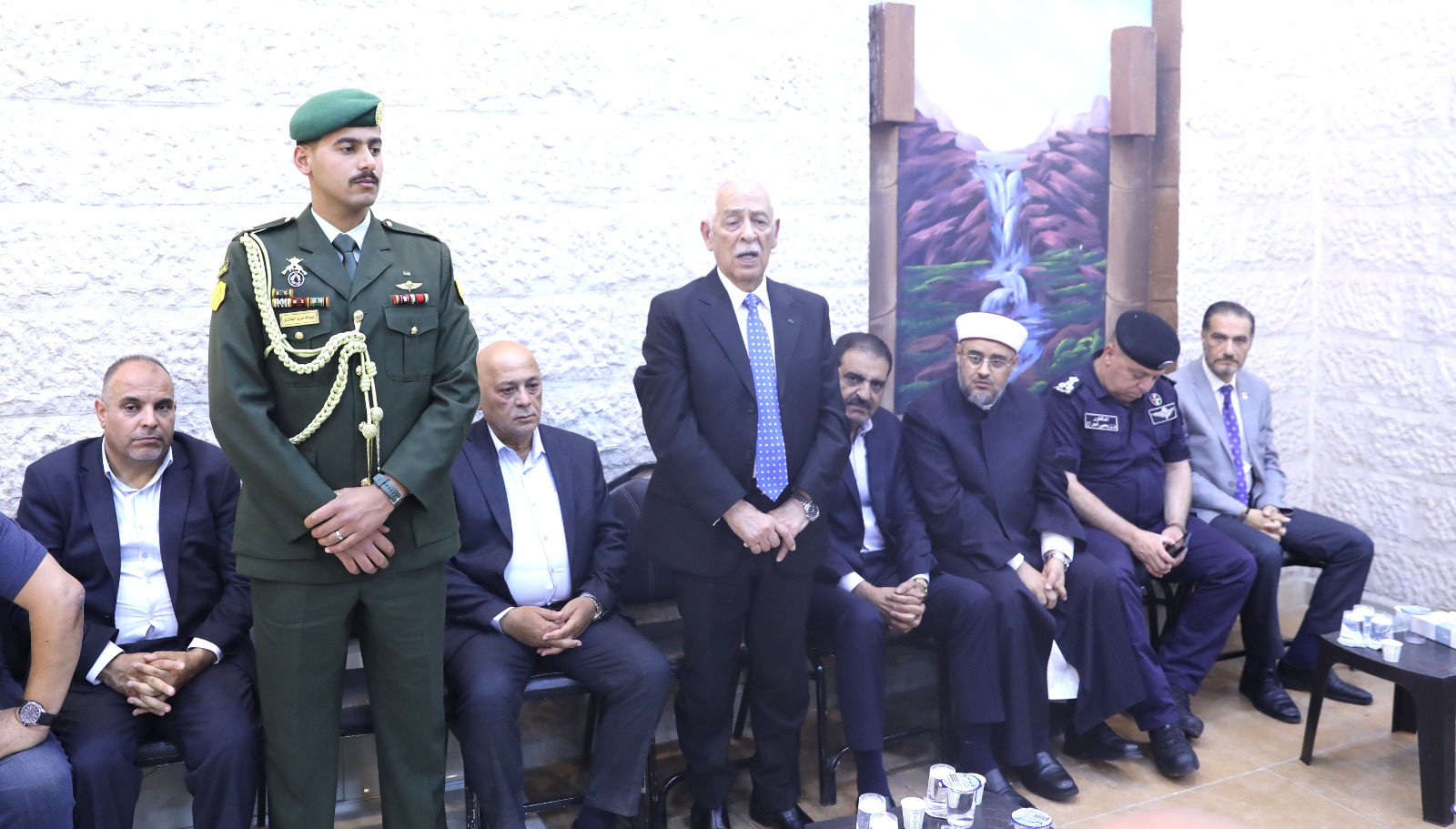 مندوبا عن الملك وولي العهد ..  العيسوي يعزي أبو عيد وشختور