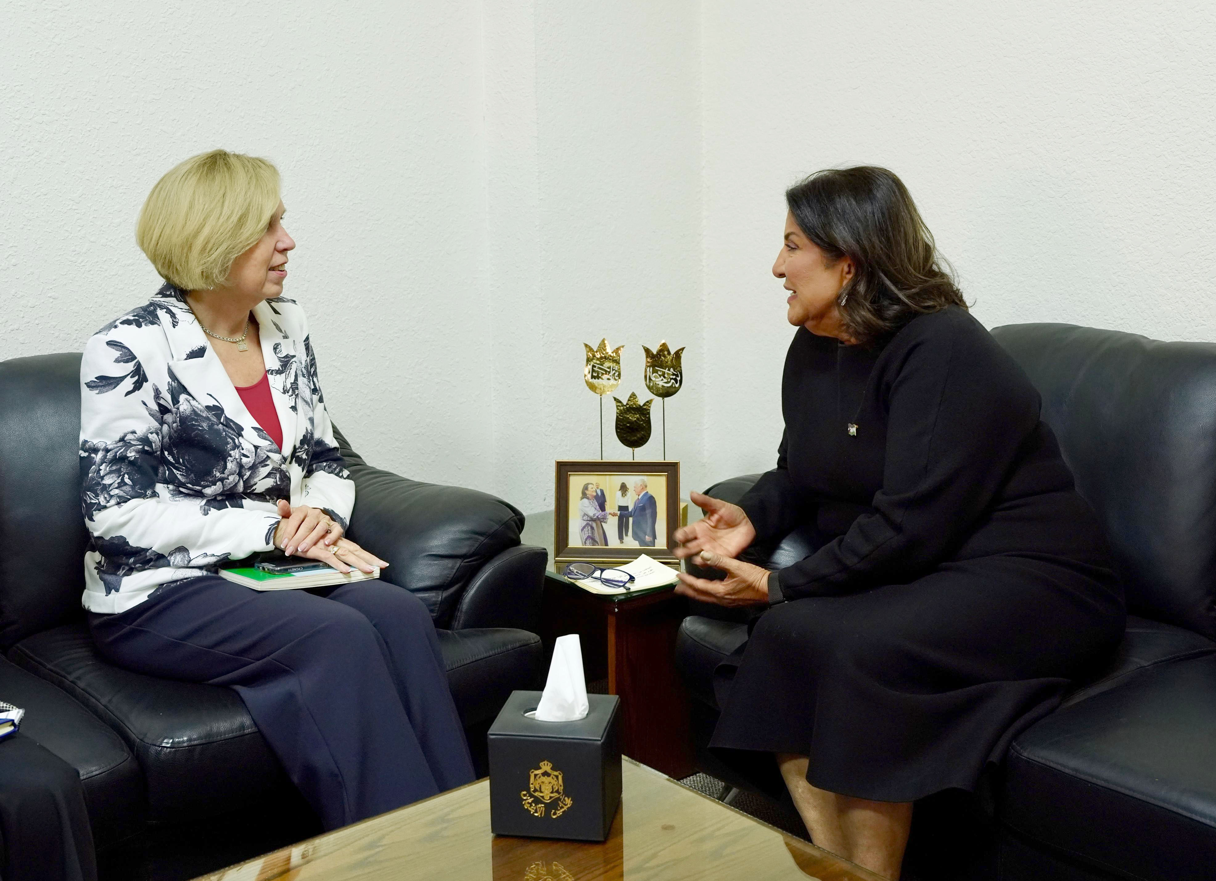 العين العرموطي تلتقي السفيرة الأسترالية في عمان 