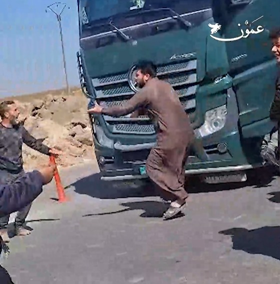 اعتداءات على شاحنات أردنية بعد قرار السماح بعبورها إلى سوريا