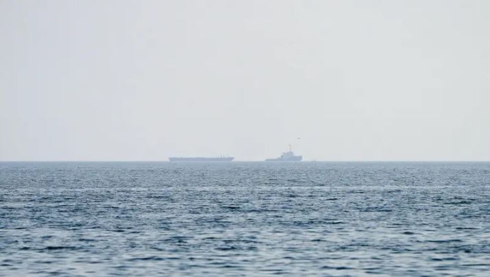 إيران: إحراز تقدم في محادثات مع عُمان بشأن مضيق هرمز