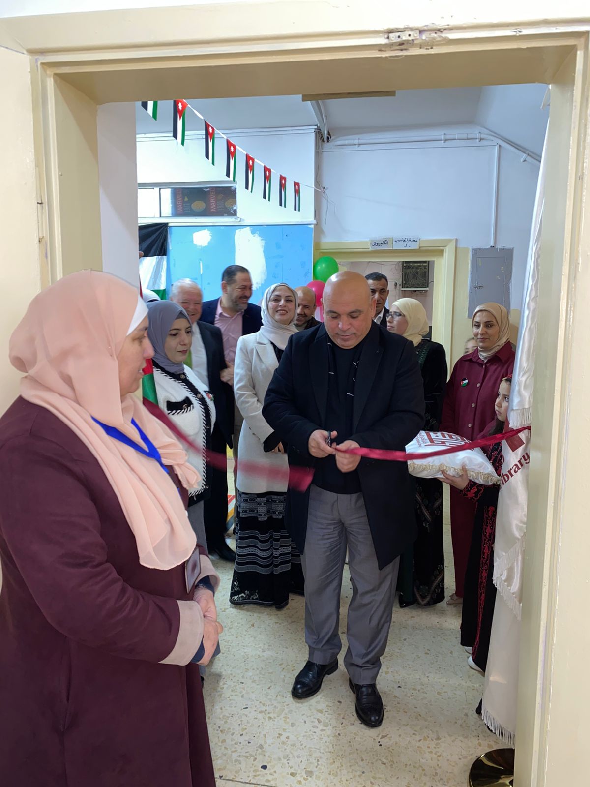 المكتبة الوطنية تشارك بمعرض صور وثائقي بمناسبة  ذكرى معركة الكرامة في مدرسة أم خولة بنت الأزورللبنات / محافظة السلط 