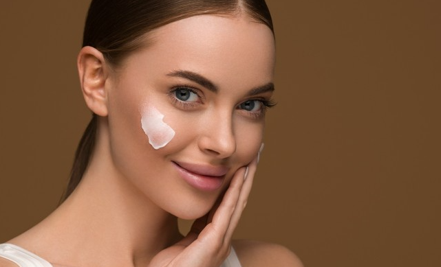 أسباب جفاف الوجه وكيف تحافظين على ترطيب بشرتك أثناء الصيام؟