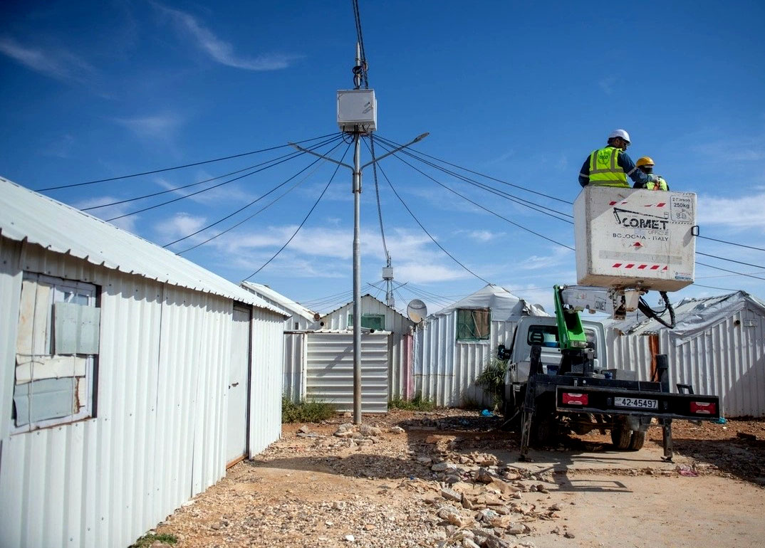 مفوضية اللاجئين: الأردن يعزز استقرار مخيم الأزرق بتوفير الكهرباء على مدار الساعة