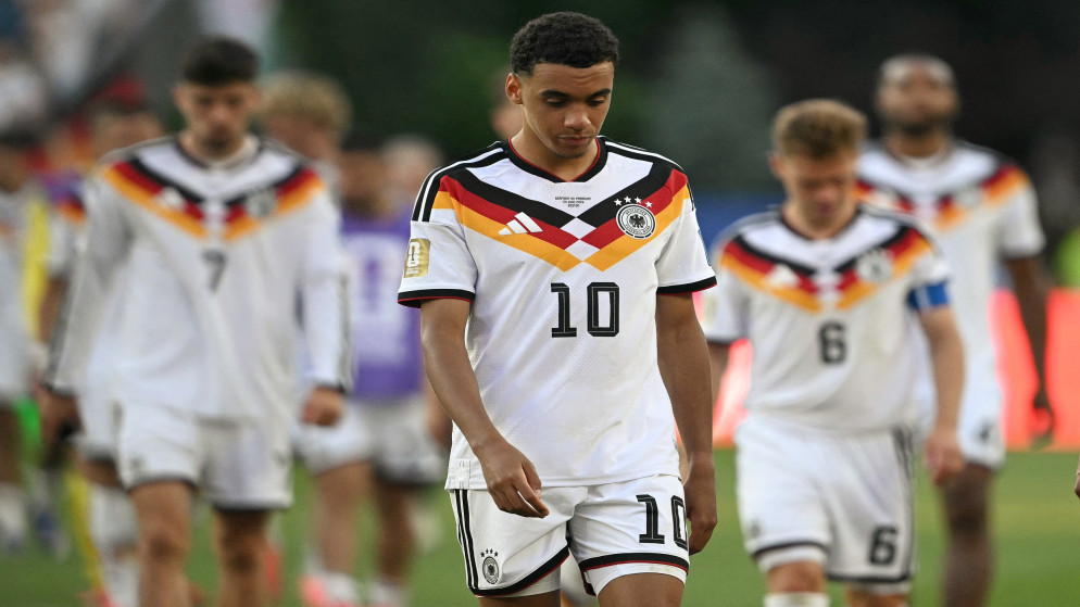 المستشار الألماني يدافع عن منتخب بلاده بعد وداعهم كأس العالم