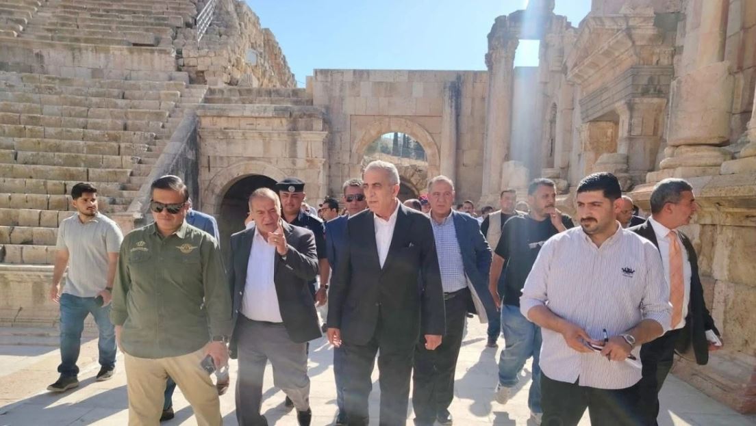 وزير الثقافة يتفقد الموقع الأثري استعدادا لانطلاق مهرجان جرش