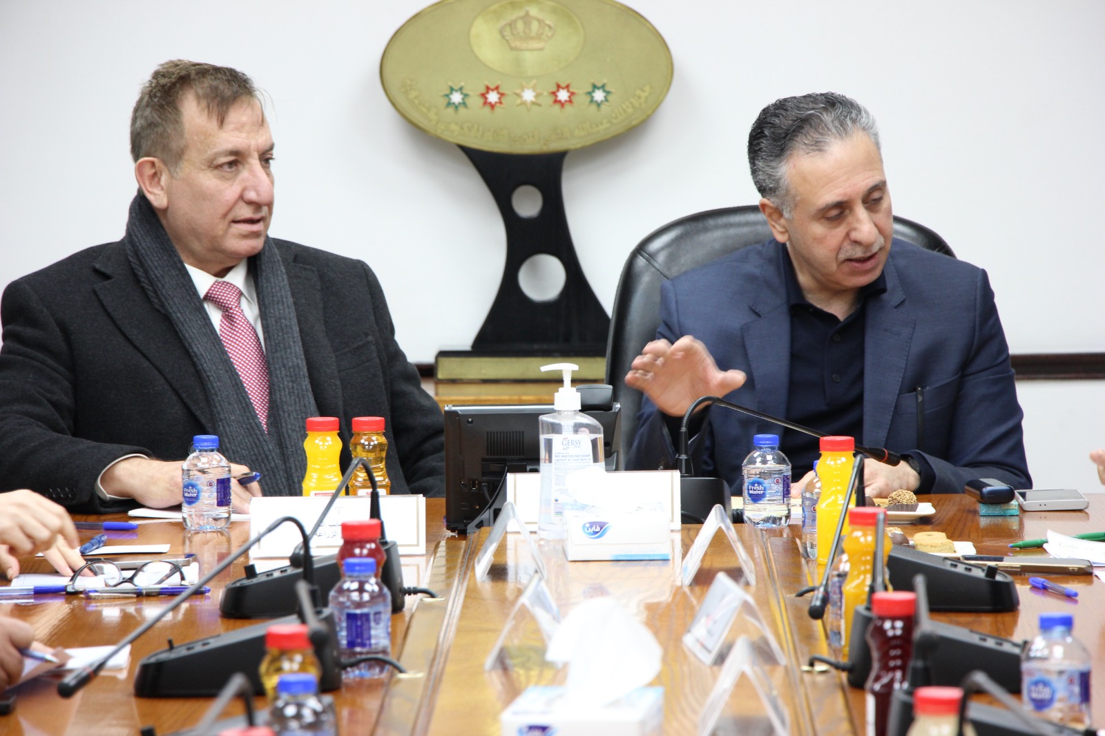 بحث مطالب تجار المواد الغذائية استعدادا لرمضان