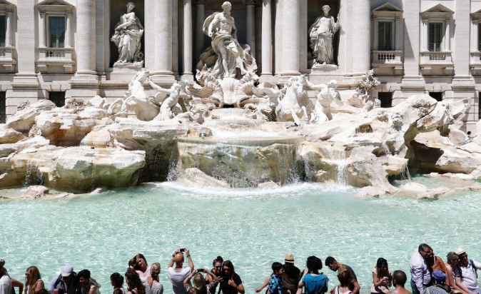 روما تفرض رسم دخول لزيارة نافورة تريفي الشهيرة