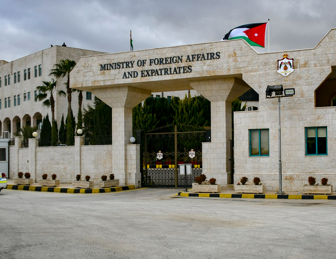 إصابة أردني في الإمارات بشظية إيرانية ..  والخارجية تتابع 