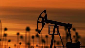 النفط يستعيد بعض مكاسبه وسط توقعات بتخفيض الإنتاج