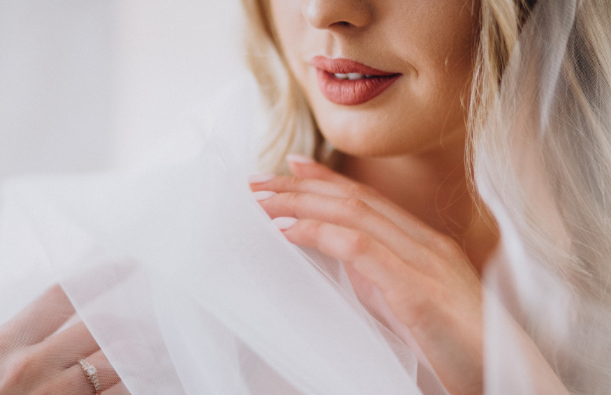 الفرق بين مكياج الخطوبة والزفاف ..  كيف تختارين الإطلالة المناسبة لكل مرحلة؟