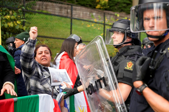 طلاب إيرانيون يتظاهرون لليوم الثاني في بعض الجامعات