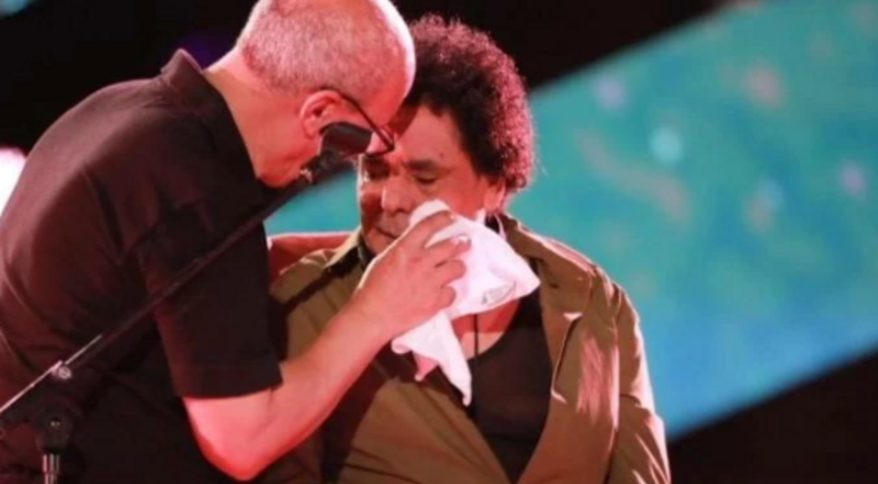 بكاء محمد منير يشعل السوشيال ميديا ..  حقيقة صادمة وراء فيديو عجّزت يا نجم