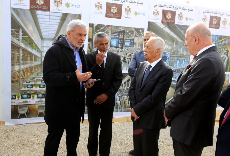 تزامنا مع الزيارة الملكية ..  العيسوي يتفقد مشاريع مبادرات في البلقاء 