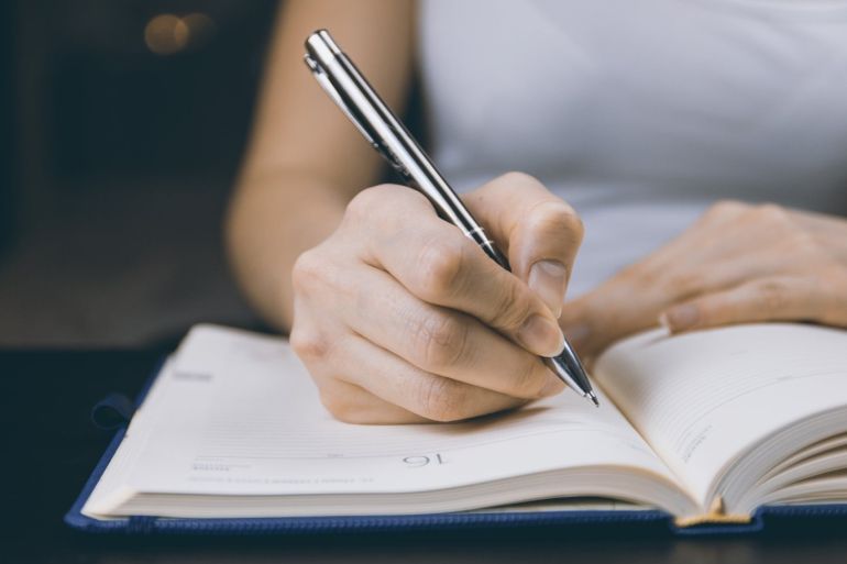 منال شلباية