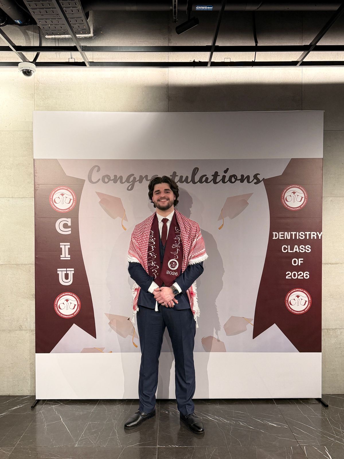 حصول نايل سامر الحروب على شهادة طب وجراحة الأسنان